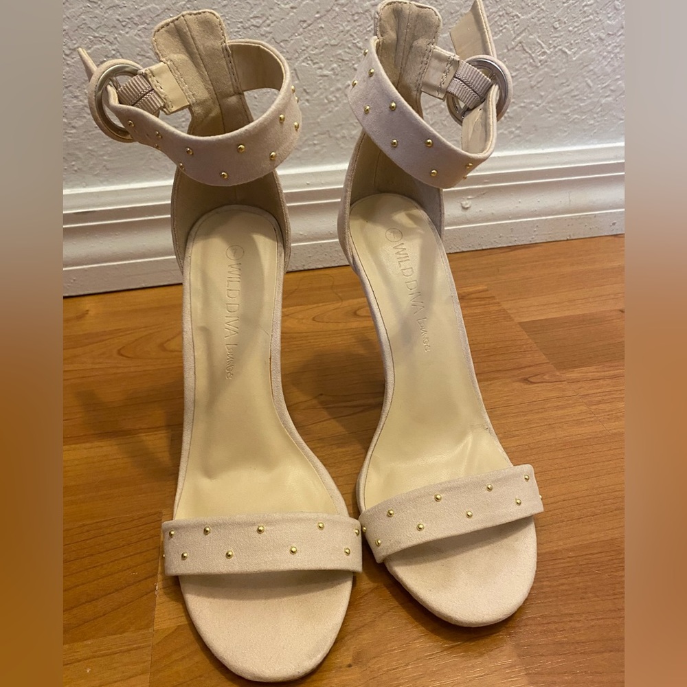 Fashion nova heels in size 7.